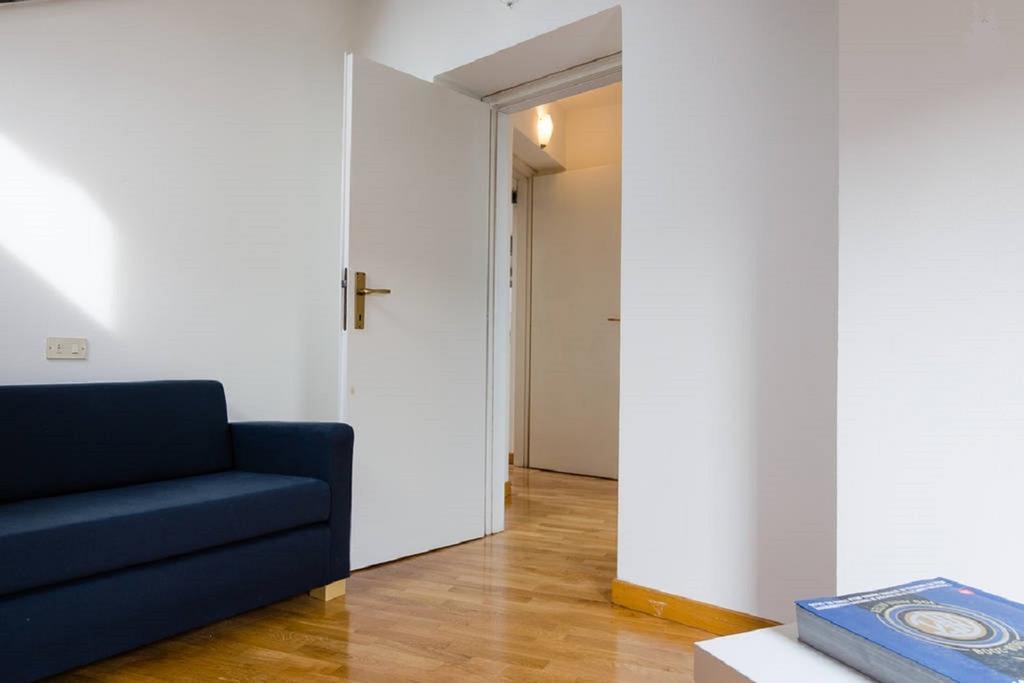V12 Design Apartments Milan Ruang foto